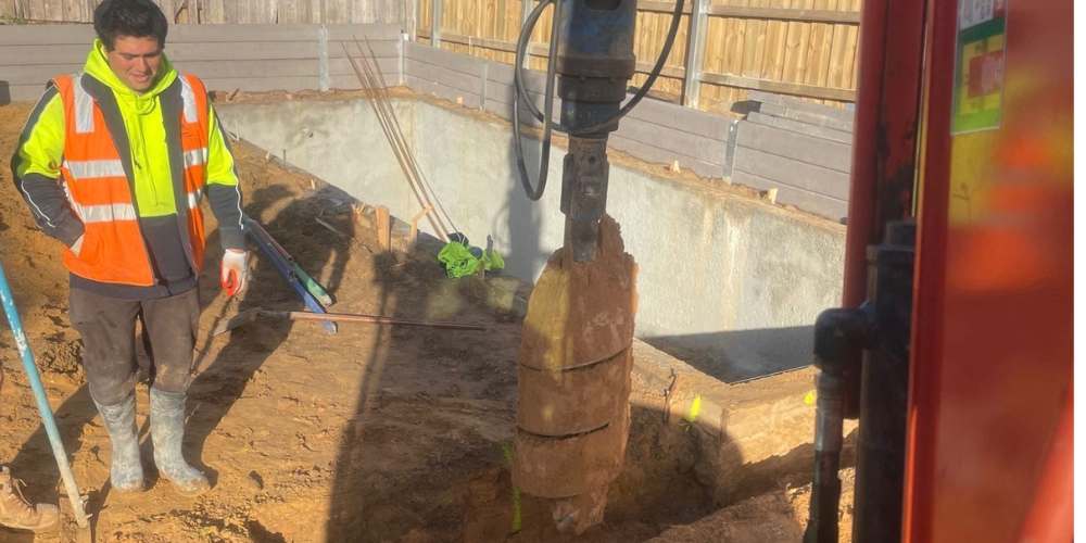 Choosing excavators, earthworks contractors - Hammer Excavation